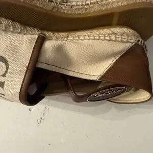 Gucci | Shoes | Gucci Cream And Brown Loafers With Signature  display picture 2